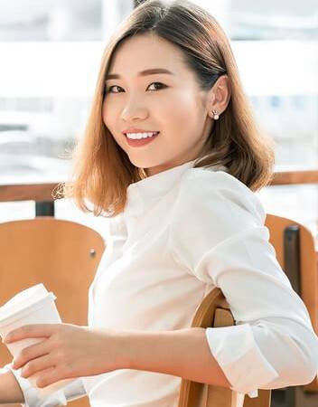 Portrait of a Hong Kong single professional