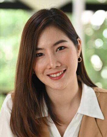 Portrait of a Taiwan single professional